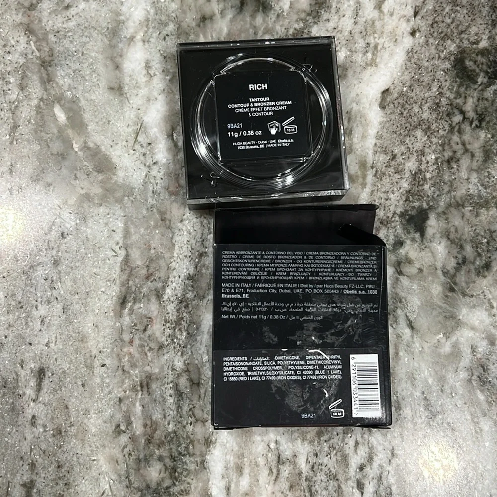 NIB - HUDA BEAUTY - TANTOUR Contour & Bronzer Cream - RICH